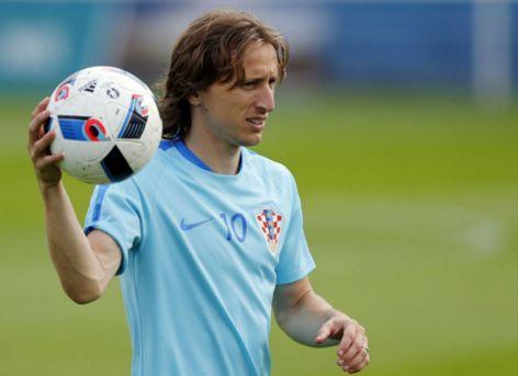 2025中国公路自行车职业联赛暨“环云南”公路自行车赛（楚雄站）燃情启程