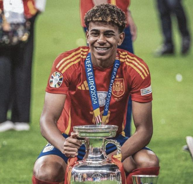 意甲知名评论员：亚沙里是全能型中场，我希望看到莫德里奇、拉比奥特与亚沙里组成中场